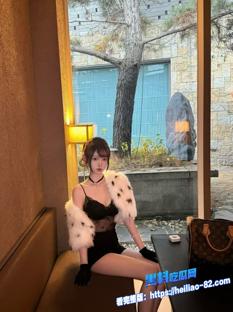 海角乱伦亲姐的诱惑酒后24岁骚姐姐彻底放开跪着给亲弟弟口爆吞精4