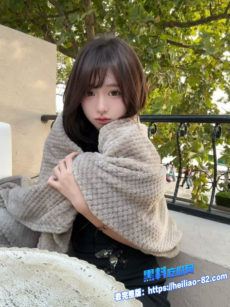 海角乱伦亲姐的诱惑酒后24岁骚姐姐彻底放开跪着给亲弟弟口爆吞精5