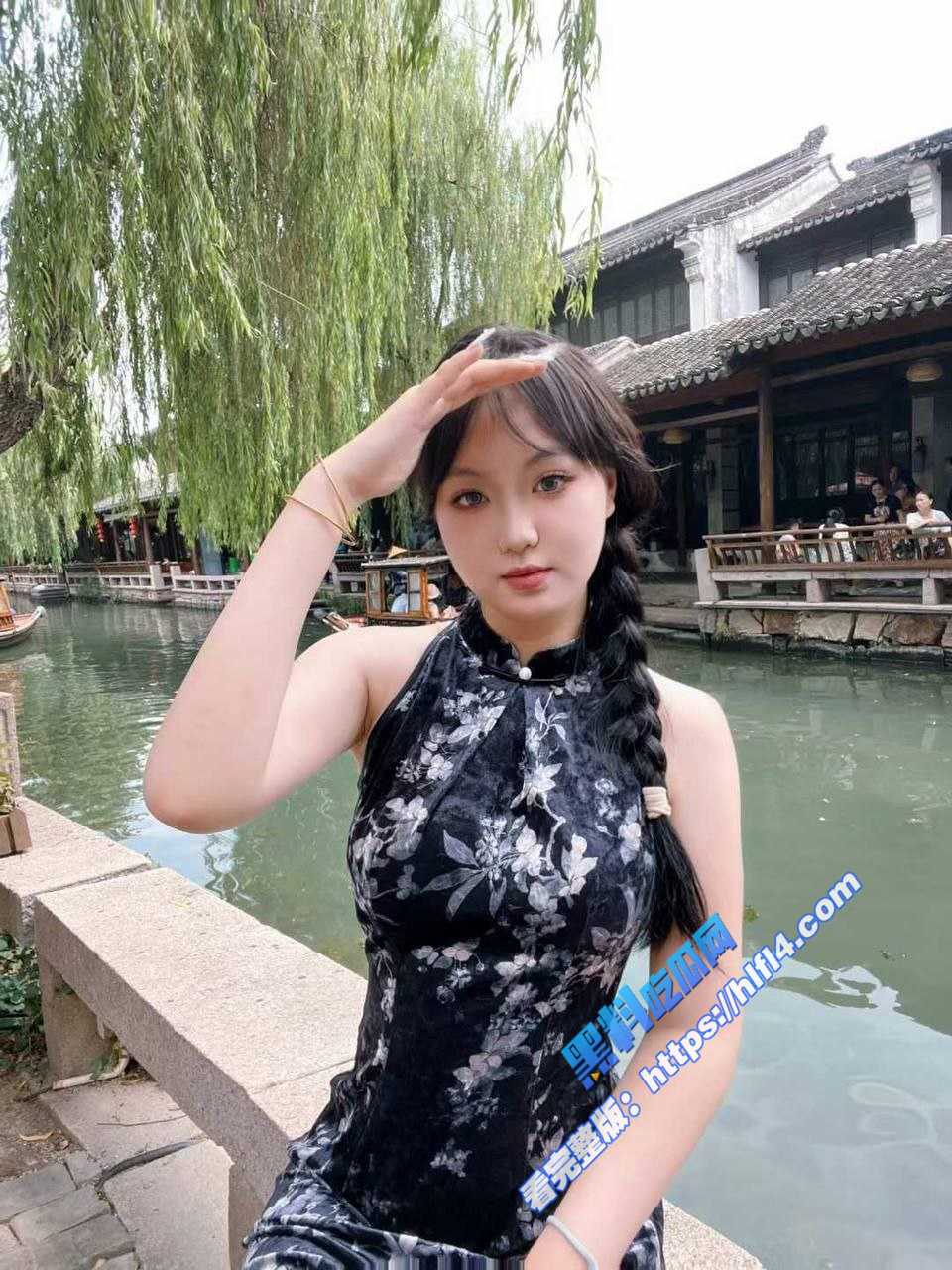 高颜值大学生 为了生活费兼职甘愿当别人的母狗 每天都要给主人口交 图2