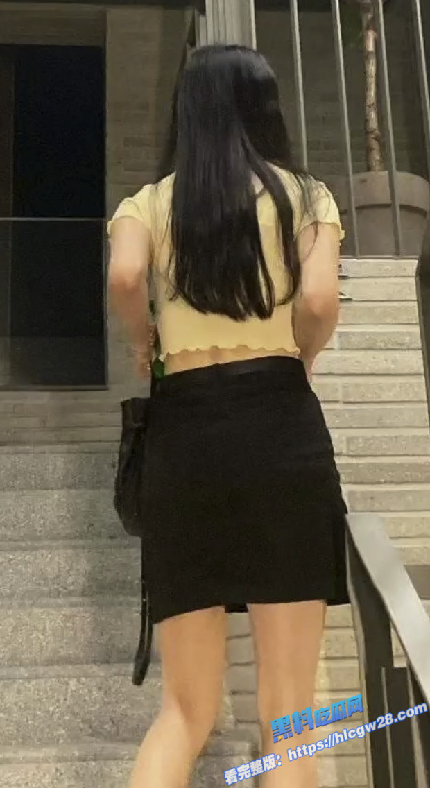 上海浦东高中生福利姬身材长相全在线 被金主当母狗一样调教！2