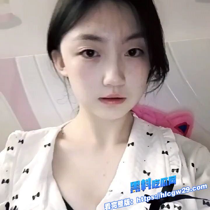 浙江绍兴极品女高中生 超高颜值眼镜婊 斯文外表下反差炸裂 偷偷自慰 骚气诱惑无人能挡！图1