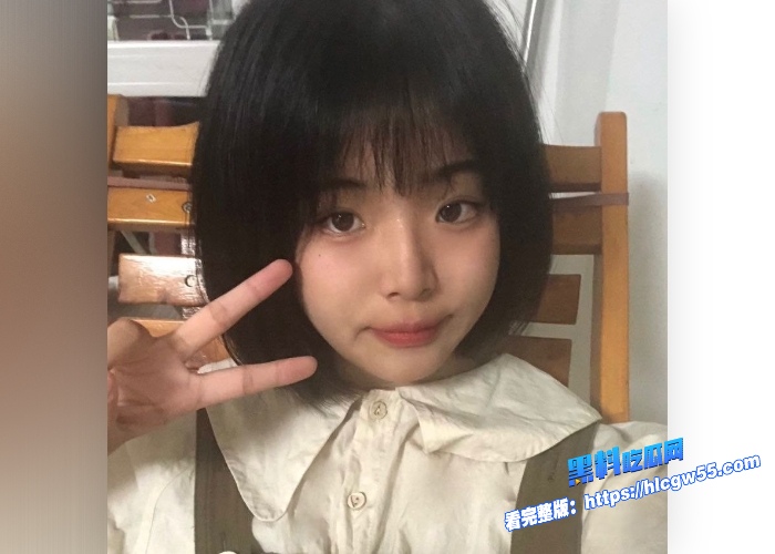 山西运城反差学生妹陈茹茹淫荡穿着学生装啪啪视频流出化身榨精魅魔口交一顿乱吸令人大开眼界 图2WH700x500px