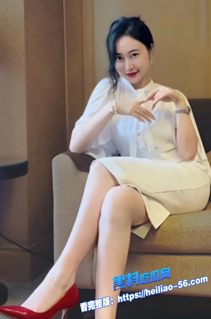真实母子乱伦儿子给妈妈下迷药黑丝熟女瘫软后被无套狂插到内射妈妈瞬间成为了胯下母狗 10