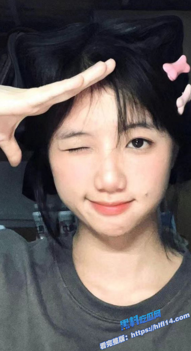 广州某大学生在宿舍里面寂寞难耐自拍自慰给男友看,颜值非常清纯的妹子3 广州某大学生在宿舍里面寂寞难耐自拍自慰给男友看,颜值非常清纯的妹子3