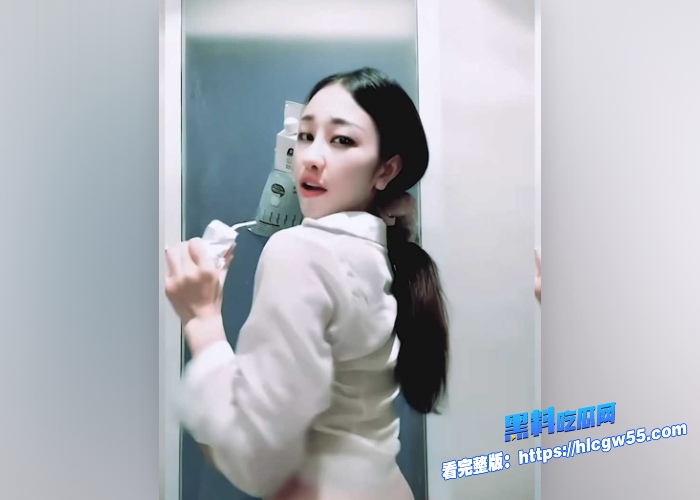 淫舞女主播伊美人浇奶裸舞视频流出绝美脸蛋火辣身材全身淋奶湿身狂舞天然美乳白嫩诱人 图3WH700x500px