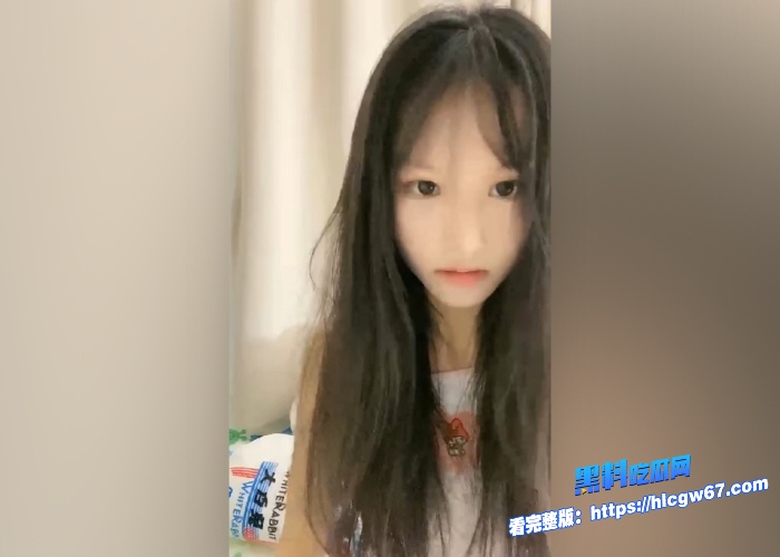 美女裸聊一对一视频大曝光超高颜值小姐姐裸聊玉足太好看了这个小穴也是巨粉我他妈太爱了这又是谁的一辈子 图1