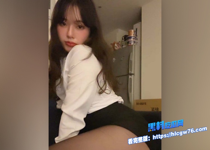 上海外围女楚梦舒平时发给客户看的大尺度户外私拍视频合集流出跟东方明珠塔合影露奶扣逼自慰被老板们疯狂打桩 图2