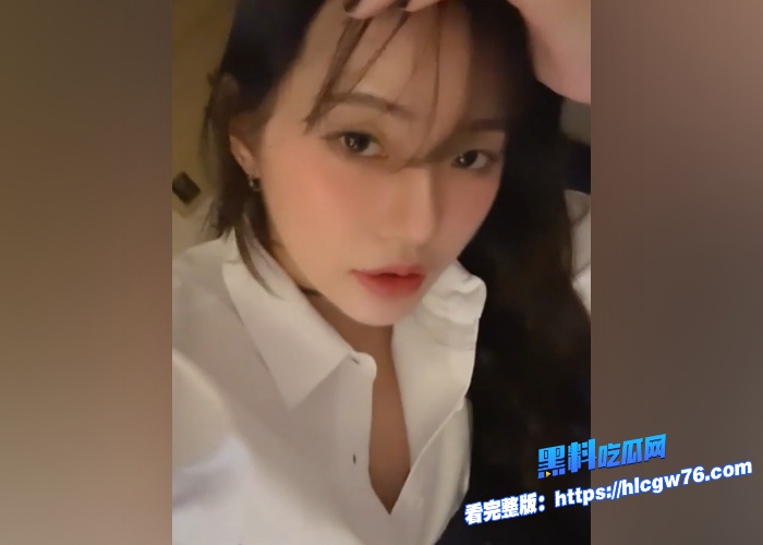 上海外围女楚梦舒平时发给客户看的大尺度户外私拍视频合集流出跟东方明珠塔合影露奶扣逼自慰被老板们疯狂打桩 图3