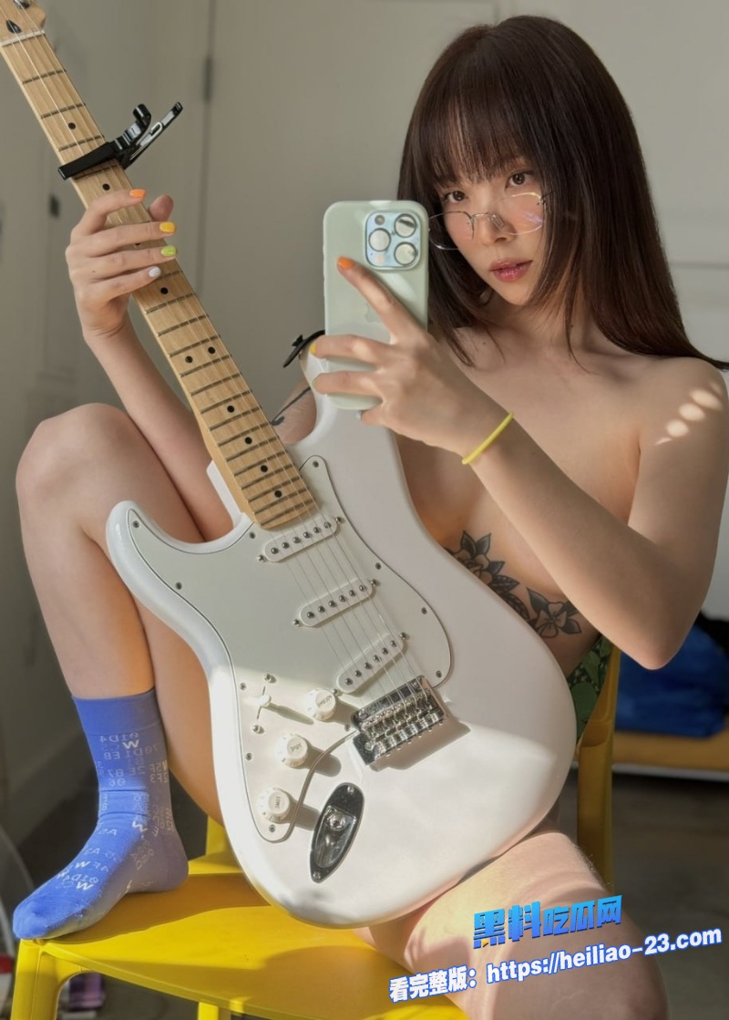 日本高颜值模特美女博主YunaTamago房间大尺度自慰私拍福利曝光喜欢玩水晶大屌后入自慰 12 日本高颜值模特美女博主YunaTamago房间大尺度自慰私拍福利曝光喜欢玩水晶大屌后入自慰 12