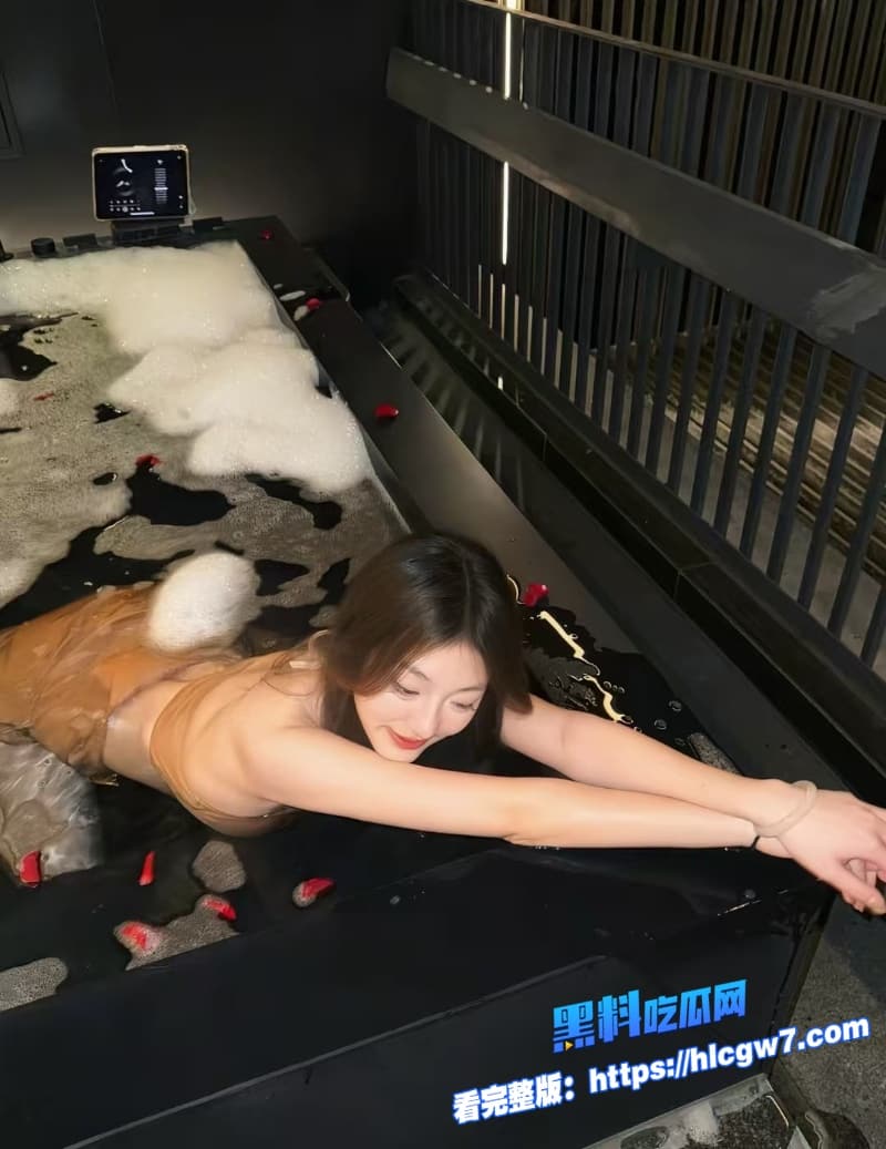 无锡富二代淫乱派对大曝光3女1男酒店自拍抖音炫耀厂二代身份被扒多人混战视频流出瓜友们有眼福了17