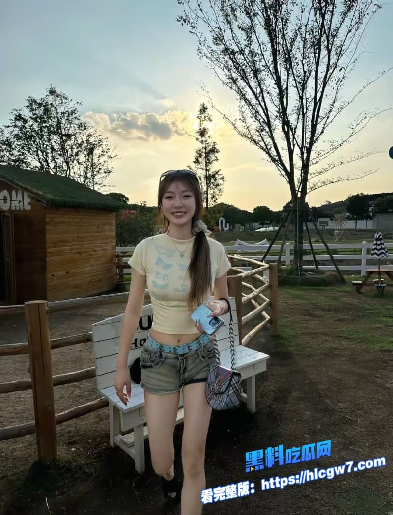 无锡富二代淫乱派对大曝光3女1男酒店自拍抖音炫耀厂二代身份被扒多人混战视频流出瓜友们有眼福了19