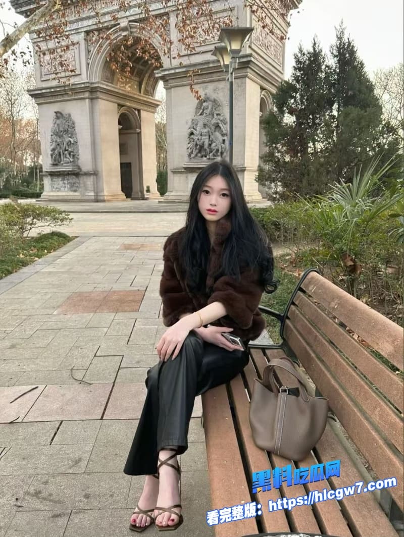 无锡富二代淫乱派对大曝光3女1男酒店自拍抖音炫耀厂二代身份被扒多人混战视频流出瓜友们有眼福了21