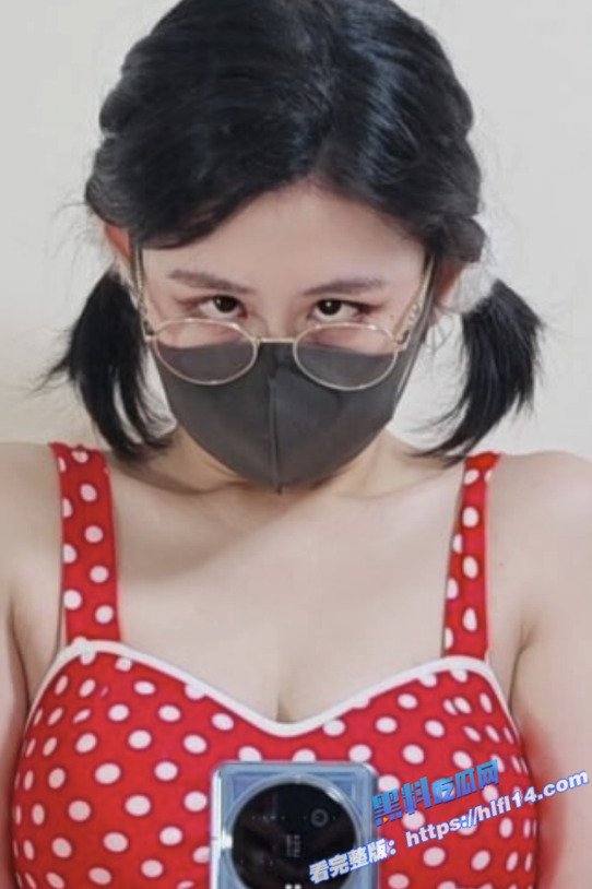 推特400万粉极品福利姬 Naimi奶咪 白丝死库水自慰 闷骚短发 XP诱惑力拉满！3