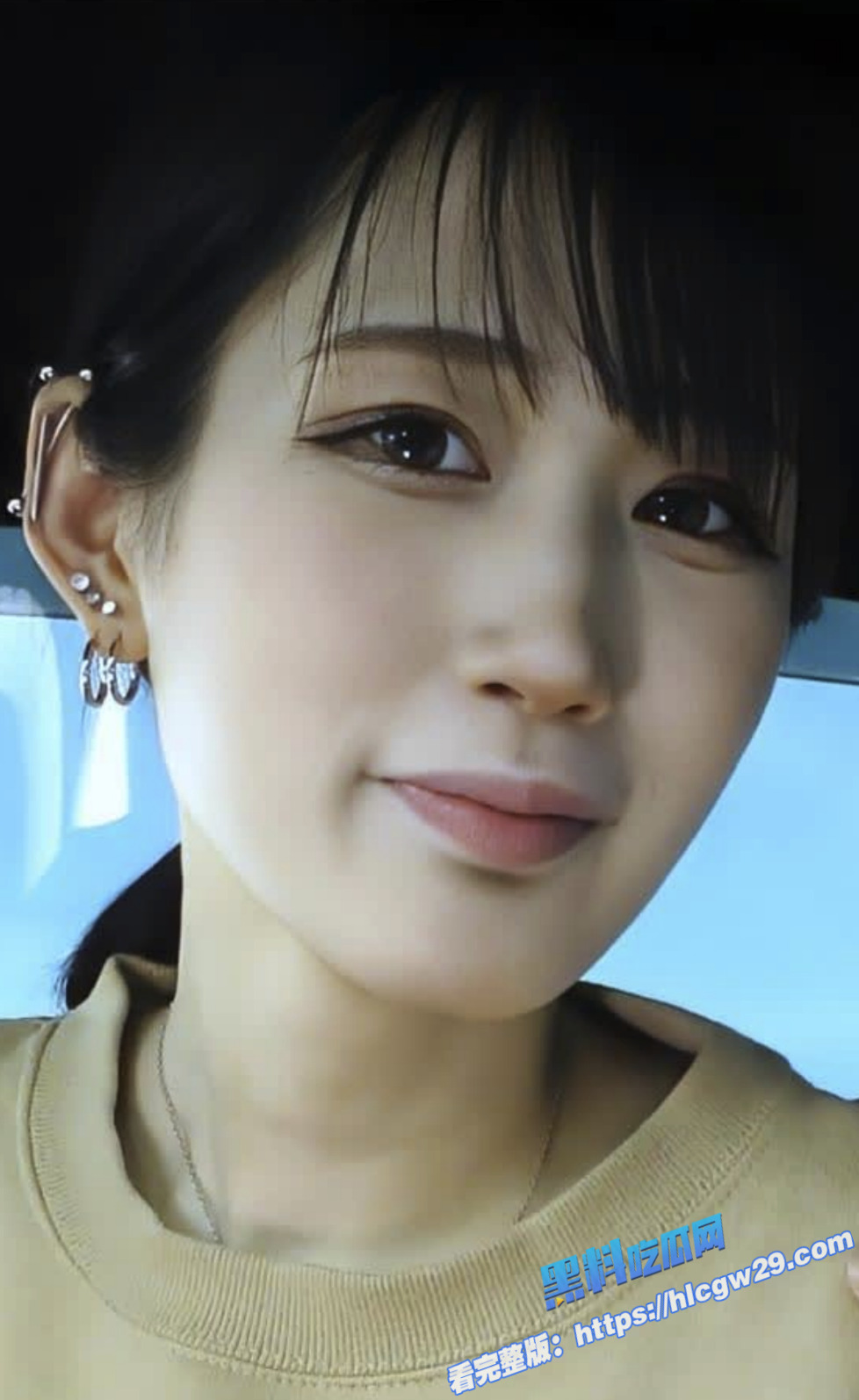 富二代约炮少妇 外表甜美实则骚浪 白天在车上都急不可耐的舔着鸡巴 对大屌无比痴迷！1
