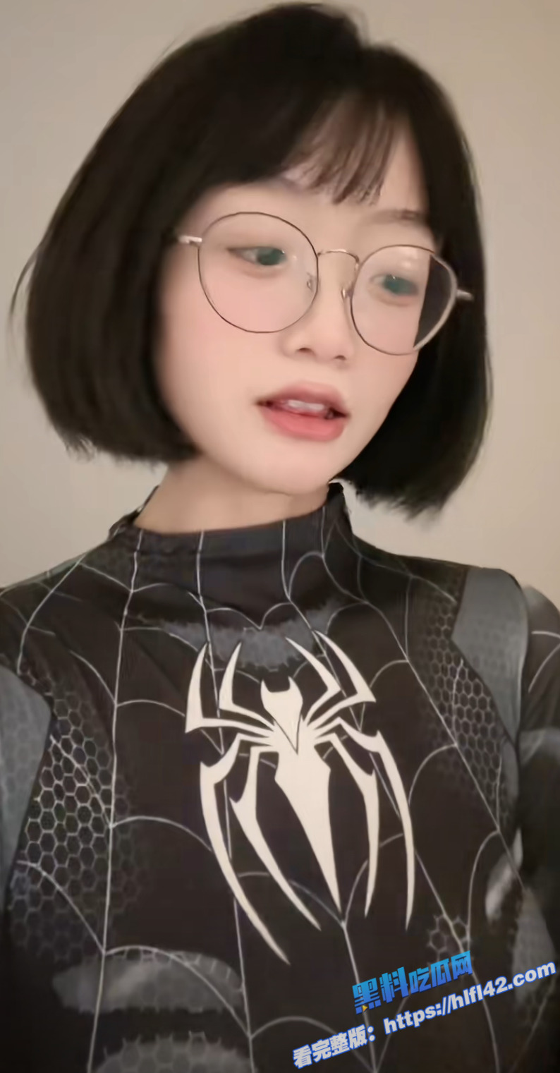 抖音60万粉眼镜骚货 王胜利 骗观众买高价会员定制视频 结果里面啥都没有3 抖音60万粉眼镜骚货 王胜利 骗观众买高价会员定制视频 结果里面啥都没有3