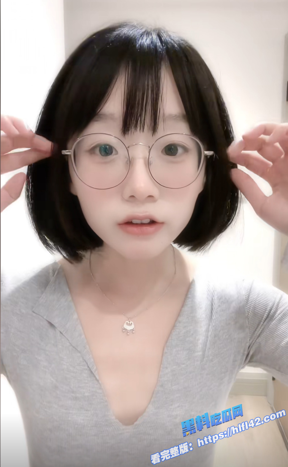抖音60万粉眼镜骚货 王胜利 骗观众买高价会员定制视频 结果里面啥都没有4 抖音60万粉眼镜骚货 王胜利 骗观众买高价会员定制视频 结果里面啥都没有4