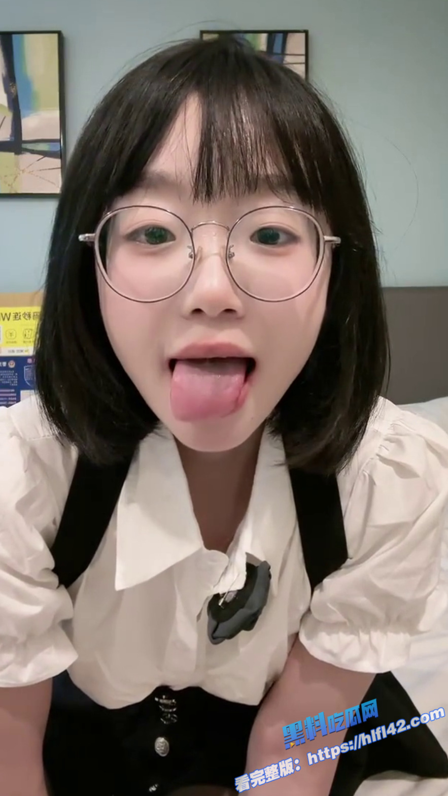 抖音60万粉眼镜骚货 王胜利 骗观众买高价会员定制视频 结果里面啥都没有21 抖音60万粉眼镜骚货 王胜利 骗观众买高价会员定制视频 结果里面啥都没有21