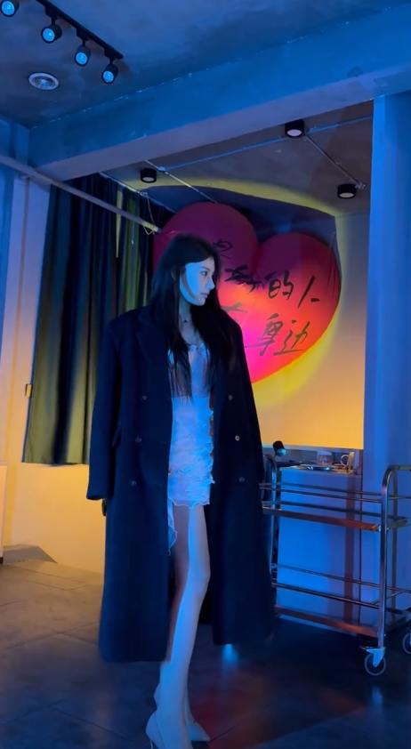 抖音女网红奈斯生活照