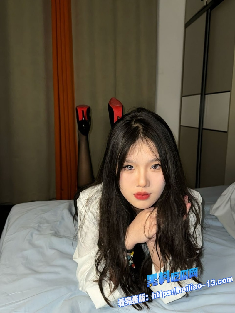 潜规则公司美艳OL装秘书办公室激情开干4 潜规则公司美艳OL装秘书办公室激情开干4