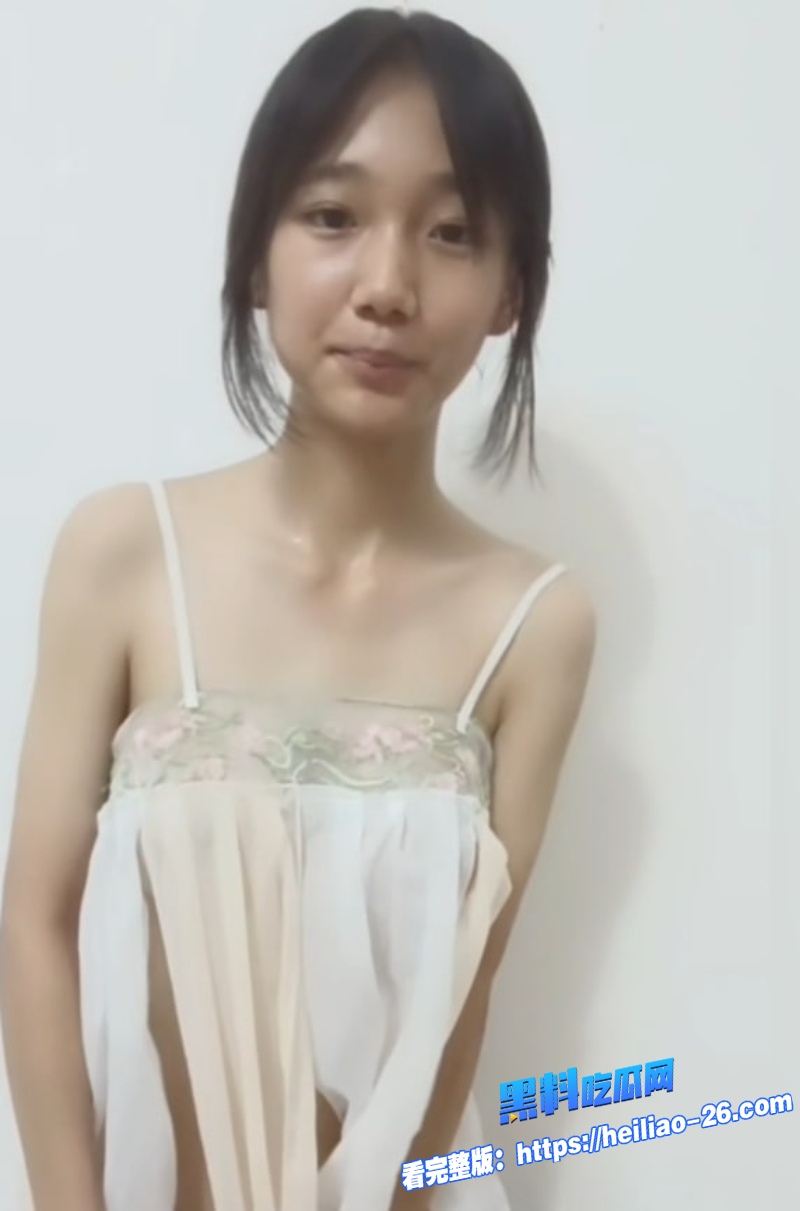 极品嫩妹小耐一对一露脸裸聊视频流出2