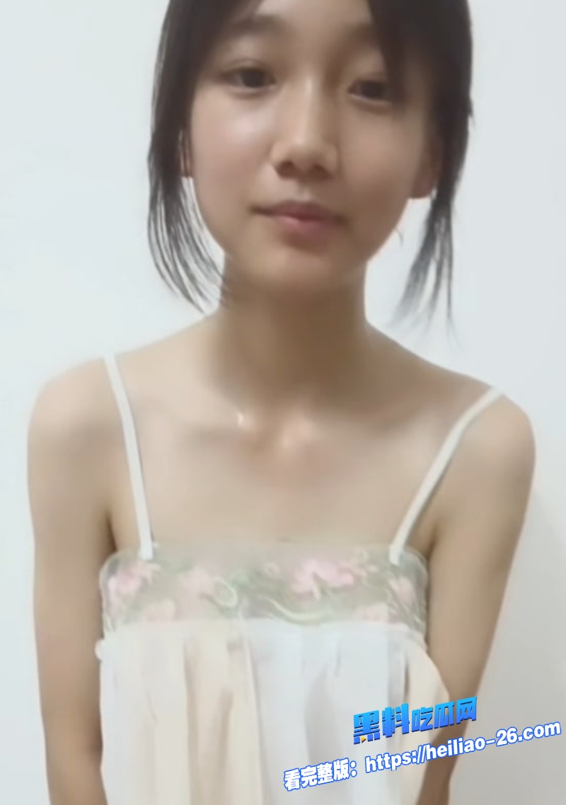 极品嫩妹小耐一对一露脸裸聊视频流出4