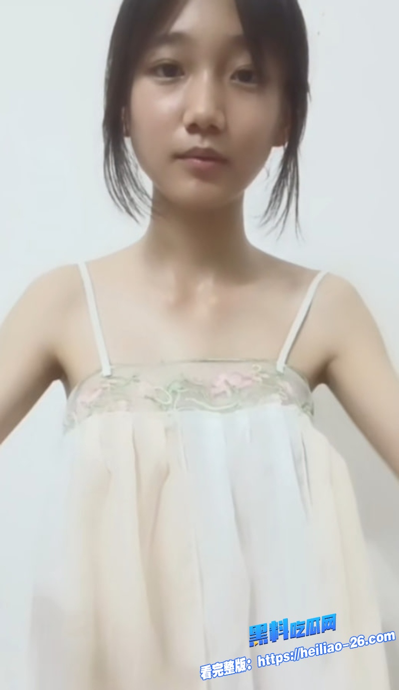 极品嫩妹小耐一对一露脸裸聊视频流出5