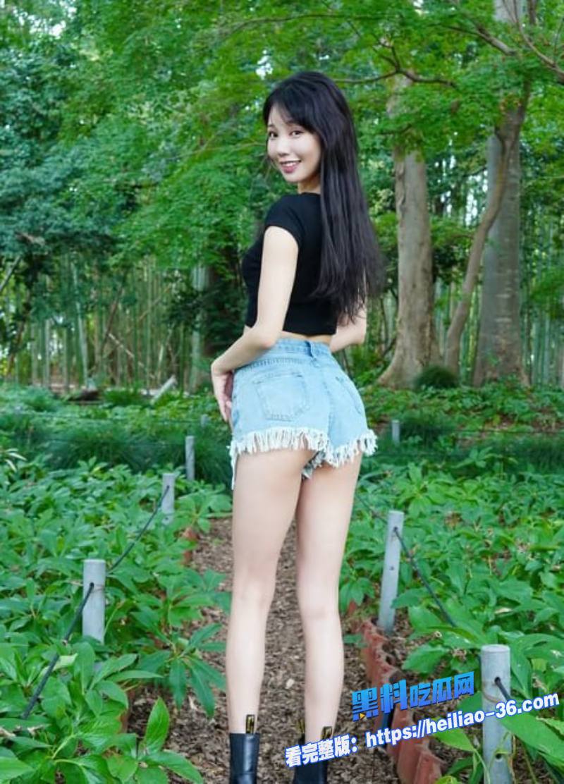 推特日本网红玲酱俄罗斯白妈泳池边激情缠绵玲酱身骑白皙大奶美女4