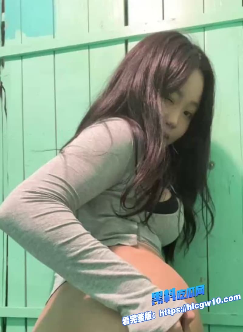 李芷霖反差炸裂巨乳女友酒店被金主干到哭浴室湿身楼梯自慰床上吃鸡视频流出9