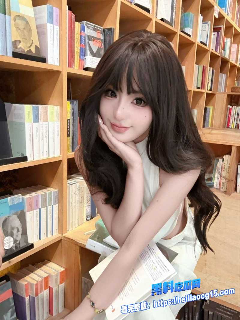 推特网黄丝袜小骚妻9