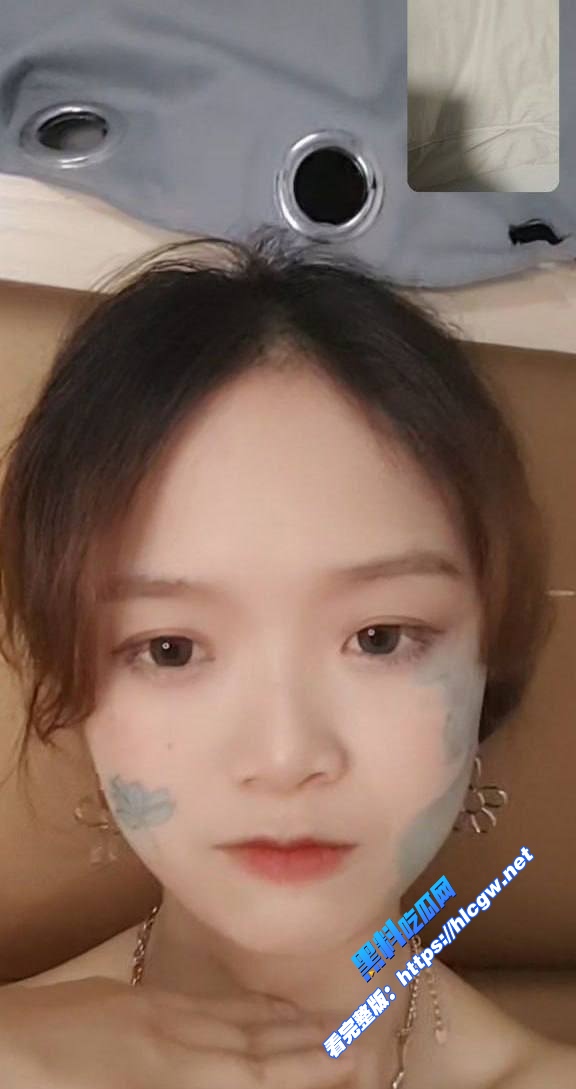 颜值非常白嫩极品的大学生，被男友调教爆操 ，妹子除了有点贫乳，其他的都非常不错1