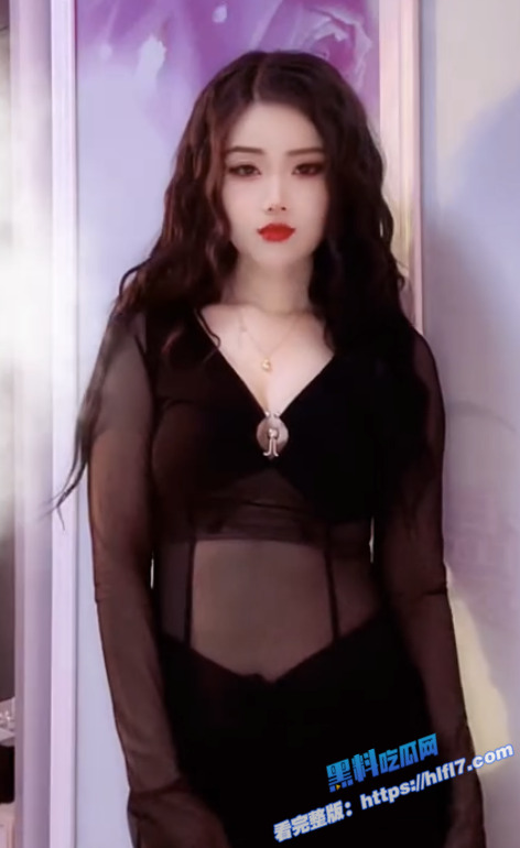 快手少妇 神秘女人云哥哥 大尺度裸舞视频流出 身穿各种制服骚气十足 不停的勾引诱惑你！1