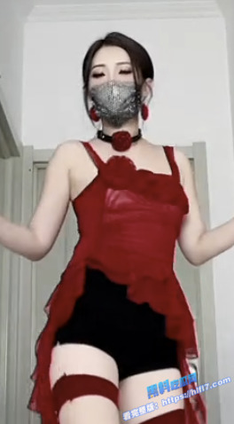 快手少妇 神秘女人云哥哥 大尺度裸舞视频流出 身穿各种制服骚气十足 不停的勾引诱惑你！2