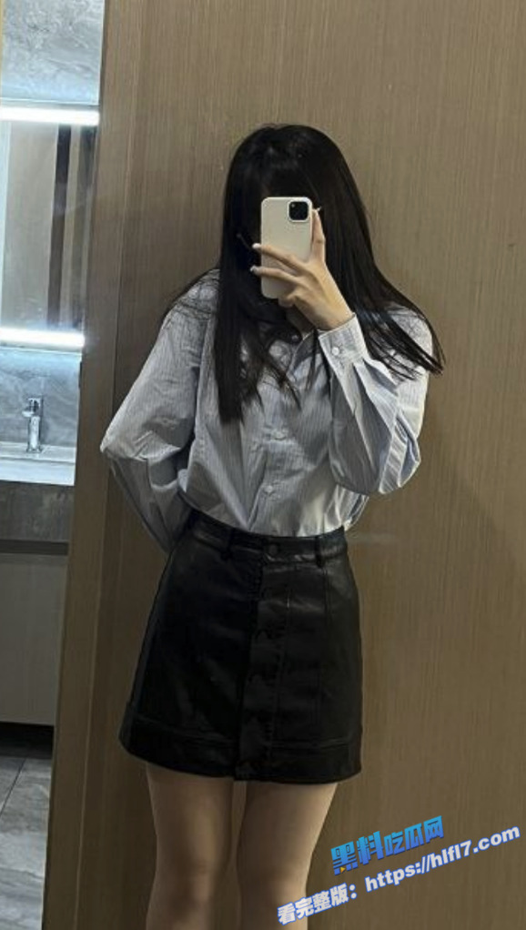 顶级反差女神 穿上丝袜的时候就是变身母狗的时刻 喜欢被爸爸牵着调教！1
