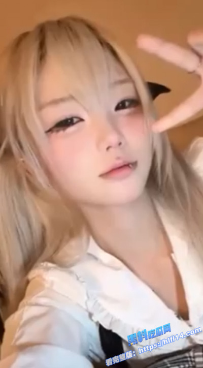 反差萝莉粉红福利姬 芃芃大人 甜美面容反差极大 室内骑乘舔逼 让人愈发不能！1