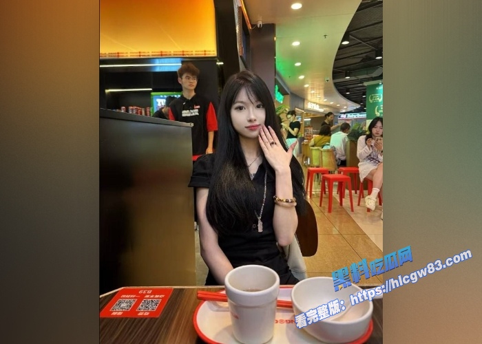 刚成年上大学的妹妹 抽插紧致粉穴 真实破处见血3