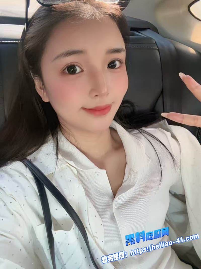 真实兄妹乱伦父母不在家兄妹两人开房去偷情哥哥无套猛操妹妹高潮之后直接拿矿泉水瓶子疯狂挑逗1