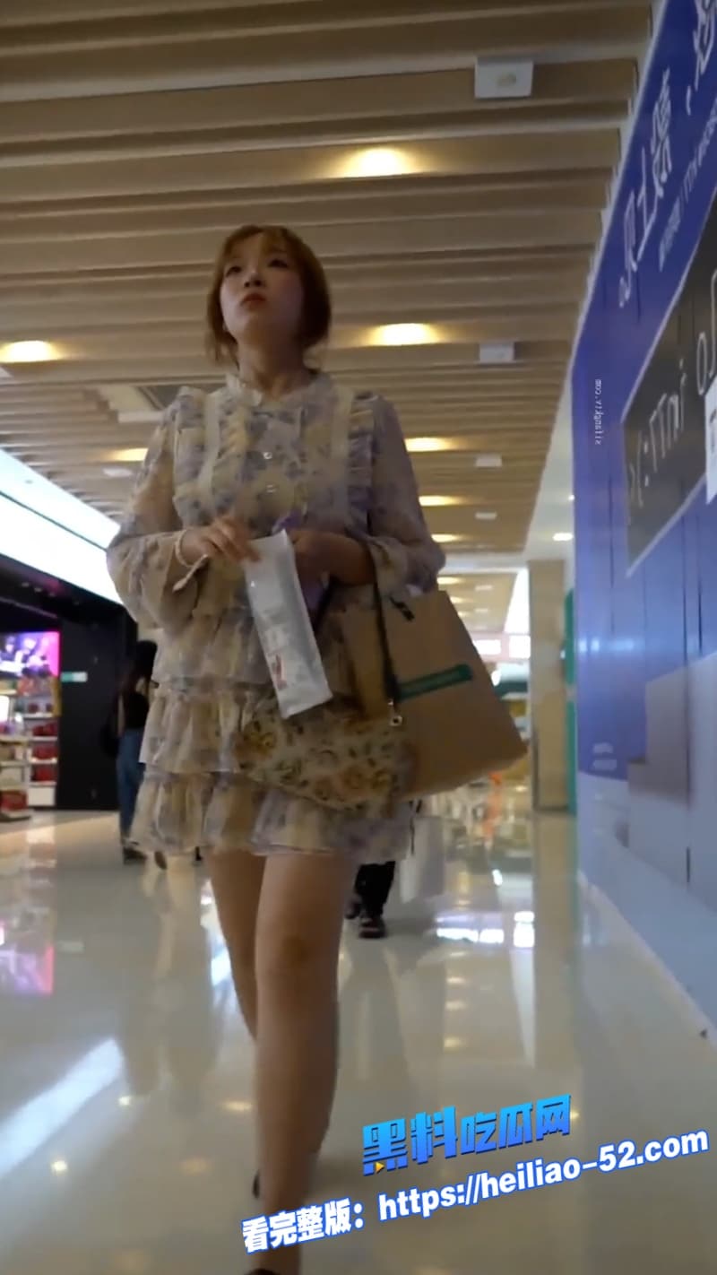 CD商场多个美女不穿内裤裙底走光视频流出鲜嫩丰满穴肉紧闭零距离抄底 11