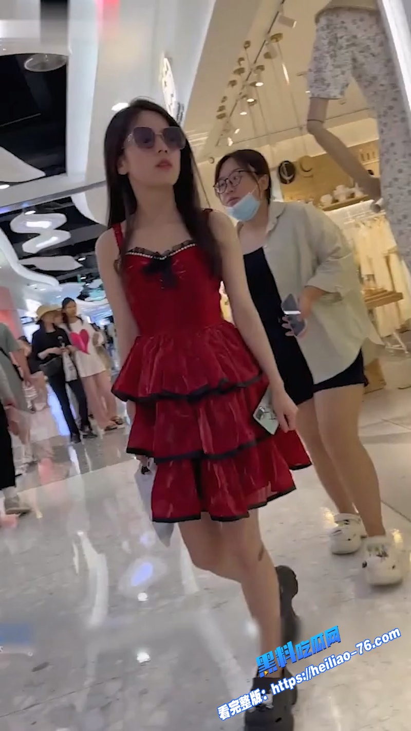深圳万达街头偷拍 无内裤骚学妹多角度走光 粉嫩翘臀晃荡长直腿控福利太权威图3 深圳万达街头偷拍 无内裤骚学妹多角度走光 粉嫩翘臀晃荡长直腿控福利太权威图3