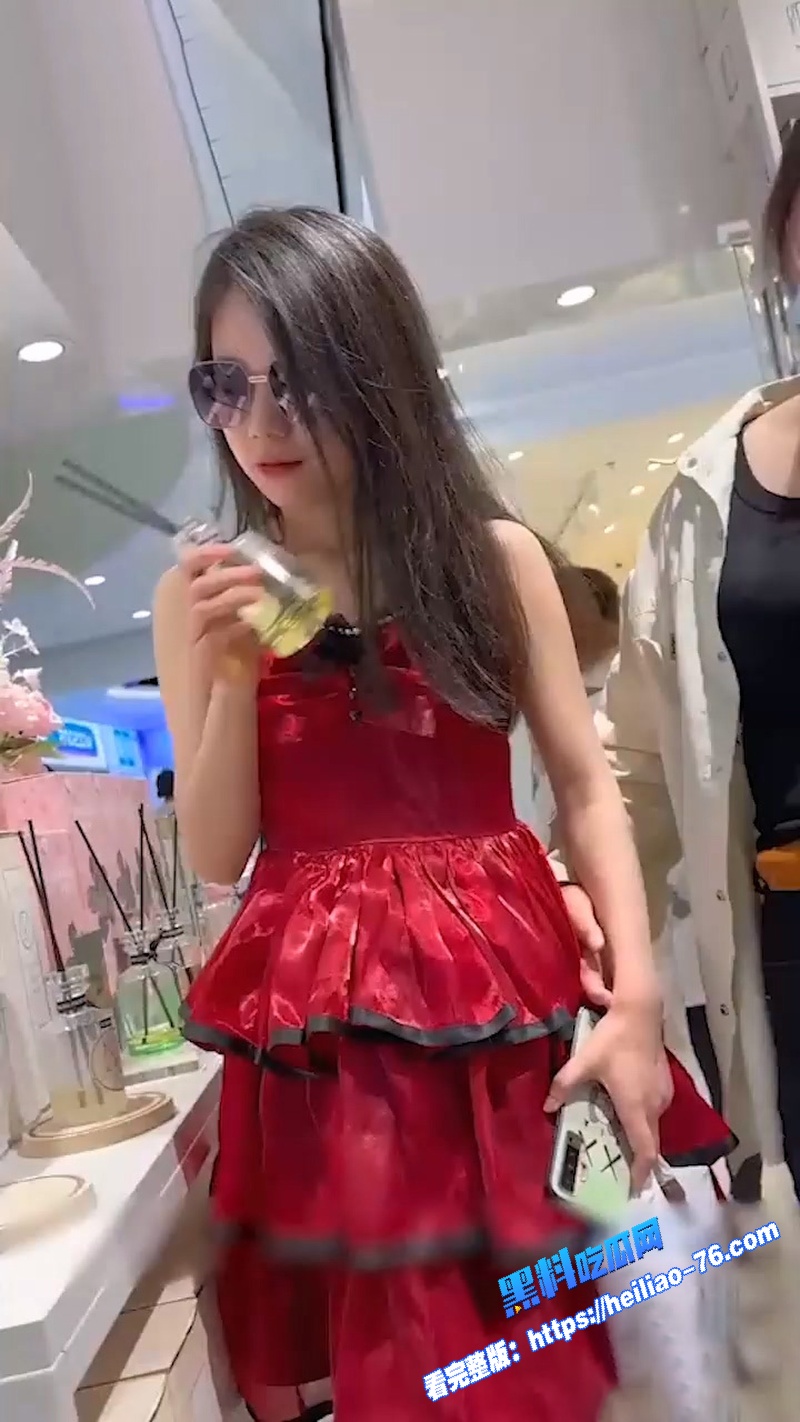深圳万达街头偷拍 无内裤骚学妹多角度走光 粉嫩翘臀晃荡长直腿控福利太权威图5 深圳万达街头偷拍 无内裤骚学妹多角度走光 粉嫩翘臀晃荡长直腿控福利太权威图5