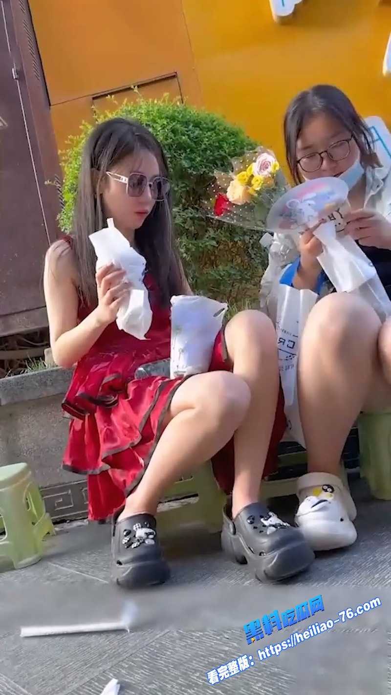 深圳万达街头偷拍 无内裤骚学妹多角度走光 粉嫩翘臀晃荡长直腿控福利太权威图13 深圳万达街头偷拍 无内裤骚学妹多角度走光 粉嫩翘臀晃荡长直腿控福利太权威图13