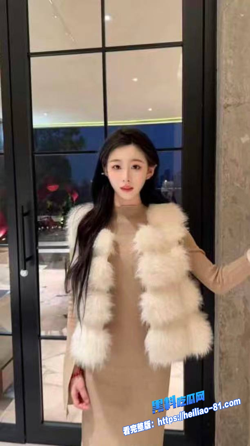 极品蜜桃臀女友 完美腰臀比例主动骑乘肉棒 会扭会抖的肉便器直接把人伺候爽翻图1
