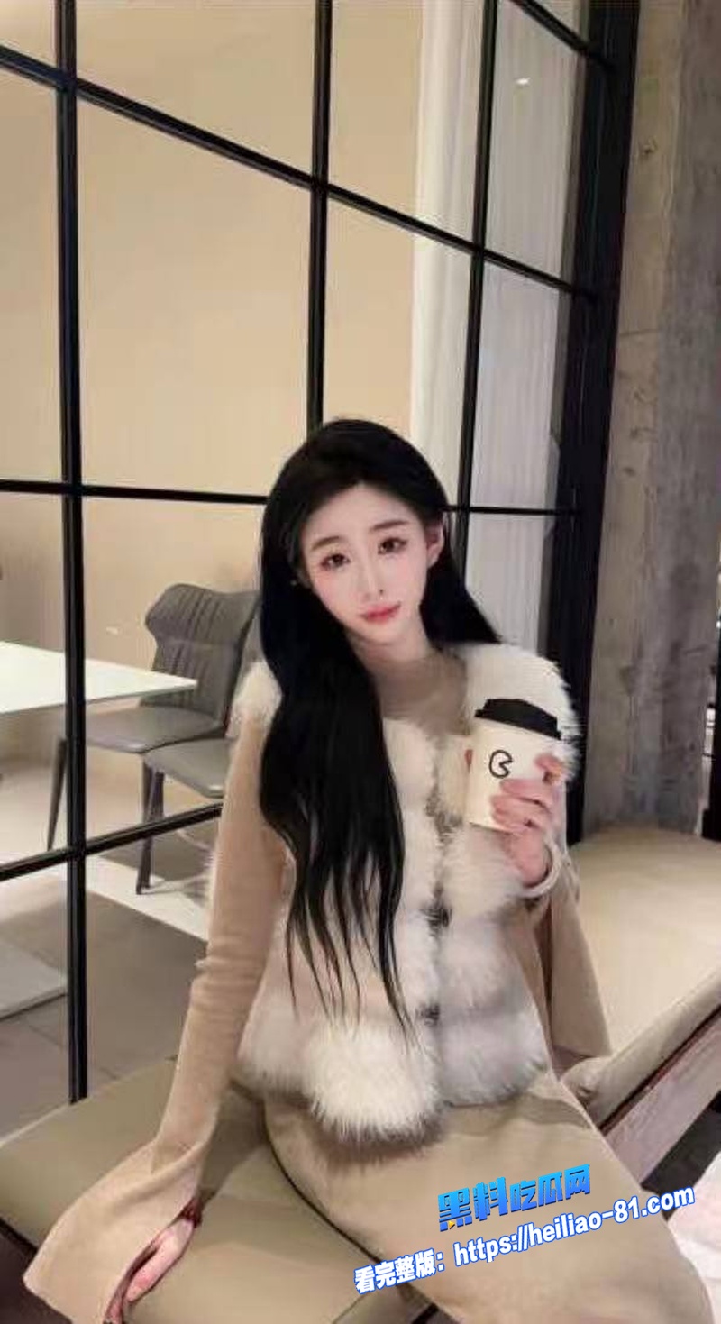 极品蜜桃臀女友 完美腰臀比例主动骑乘肉棒 会扭会抖的肉便器直接把人伺候爽翻图2