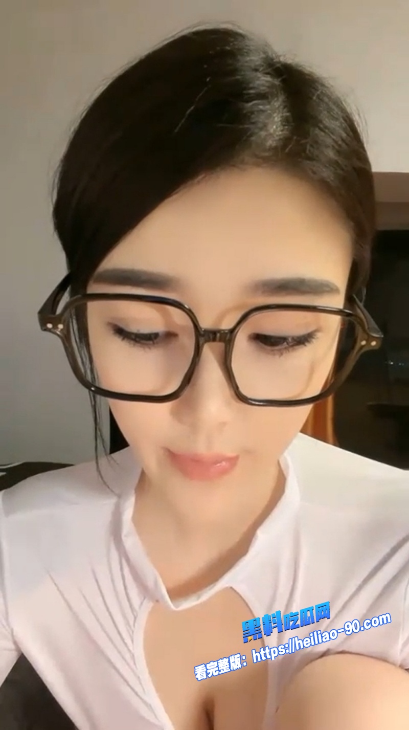 虎牙直播平台眼镜美女苏苏Lucky下海直播金主为看骚逼狂刷礼物1 虎牙直播平台眼镜美女苏苏Lucky下海直播金主为看骚逼狂刷礼物1