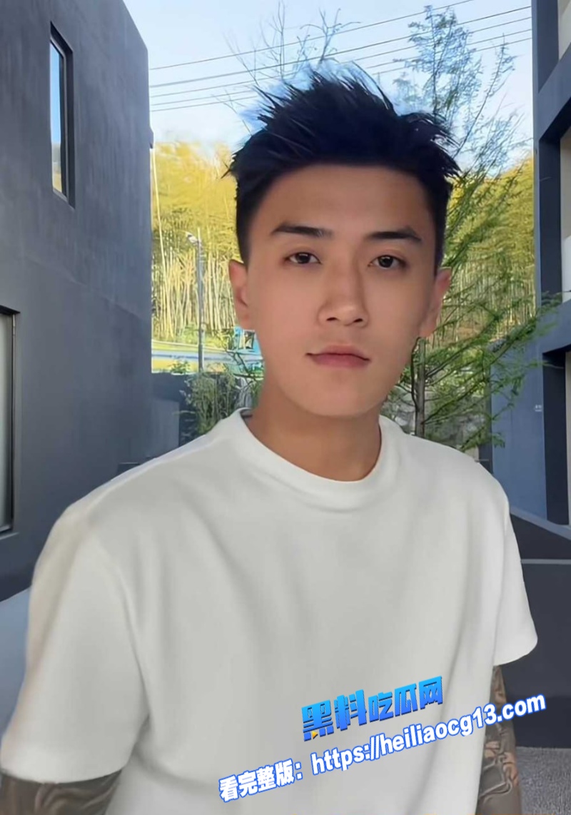 薛小婉深夜买醉哭1
