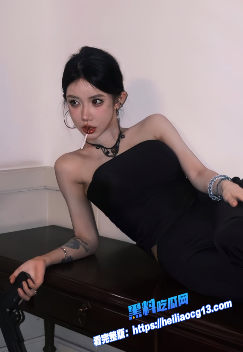 薛小婉深夜买醉哭3