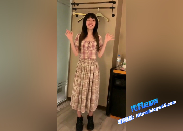 黑料PK！清纯学生妹 VS 高颜反差婊 一个是校园清纯女神 一个是高颜反差美女 你更中意哪一款5