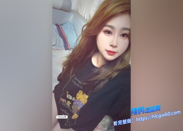 海角乱伦在小姨闺蜜家在闺蜜旁和小姨直接偷情超刺激饥渴小姨说想要直接扒开我裤子开始给我口感觉上来了果断推到骚货爆操 图3