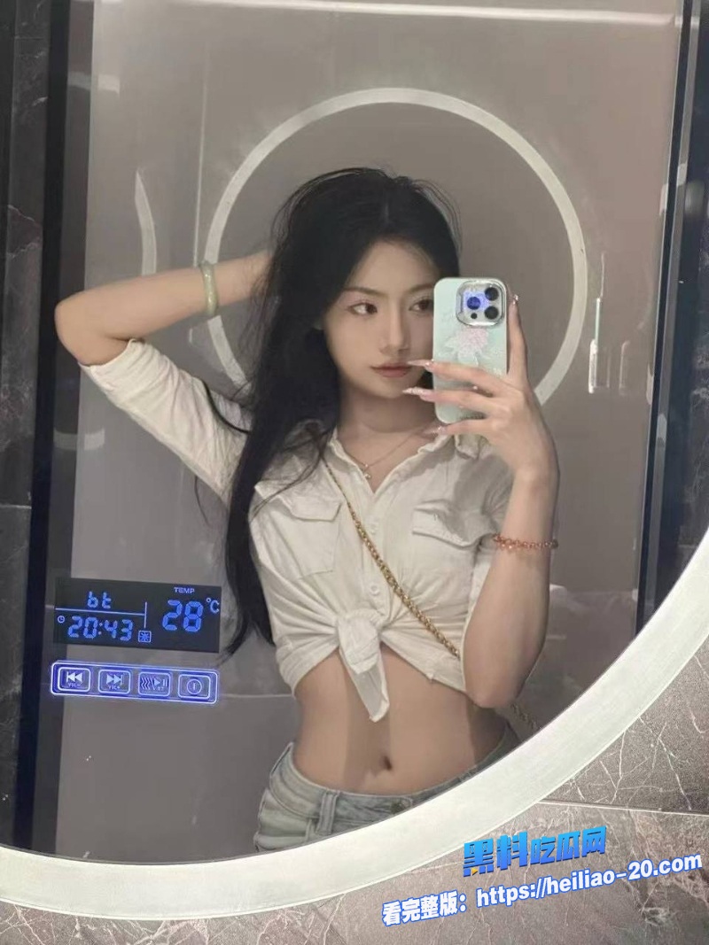 哥哥喝醉上头偷偷爬上妹妹床边不管她来大姨妈掰开内裤就硬插 3 哥哥喝醉上头偷偷爬上妹妹床边不管她来大姨妈掰开内裤就硬插 3