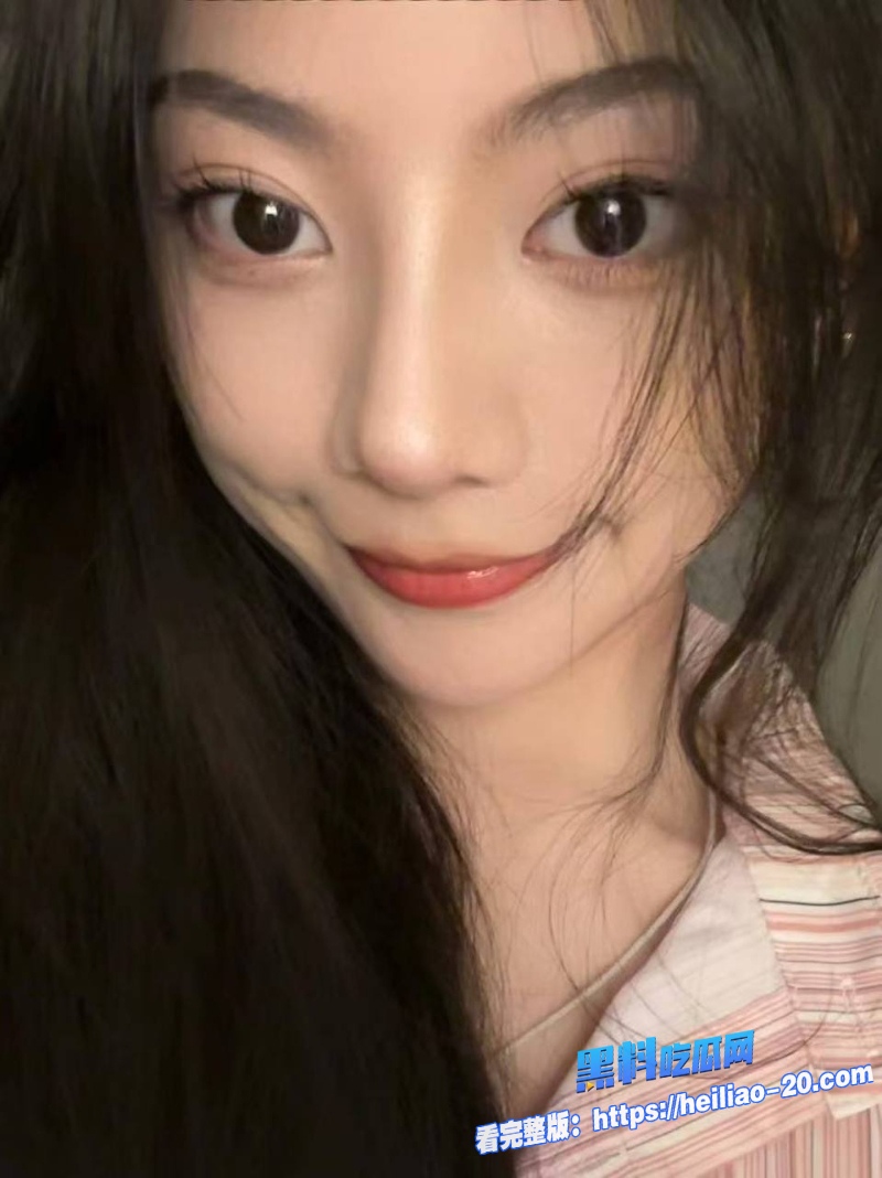 哥哥喝醉上头偷偷爬上妹妹床边不管她来大姨妈掰开内裤就硬插 4 哥哥喝醉上头偷偷爬上妹妹床边不管她来大姨妈掰开内裤就硬插 4