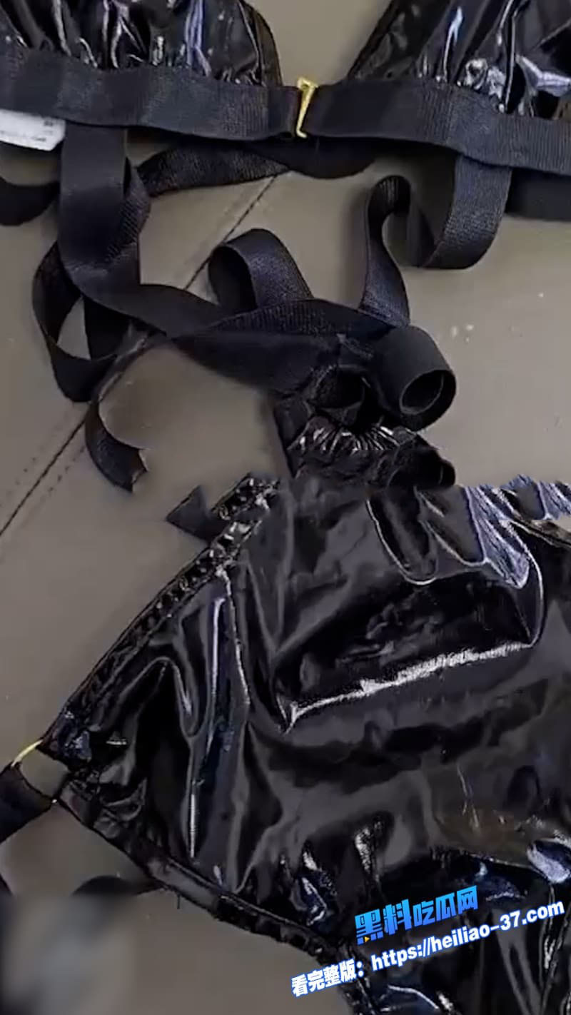 海角兄妹乱伦堂妹穿黑色情趣内衣被哥哥调教姨妈刚走就忍不住求操淫荡对白非常精彩 7